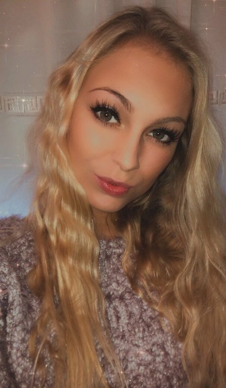 gay influencer onlyfans free naked picture