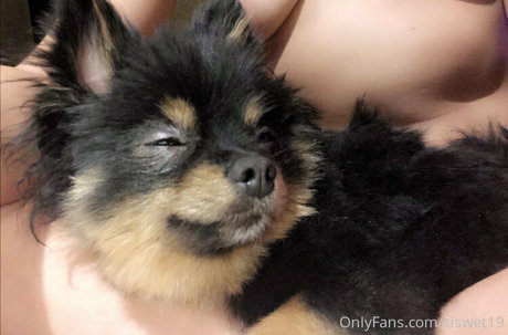 girl on girl onlyfans sexy img