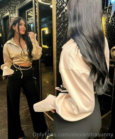 alexandrasunny model naked photos