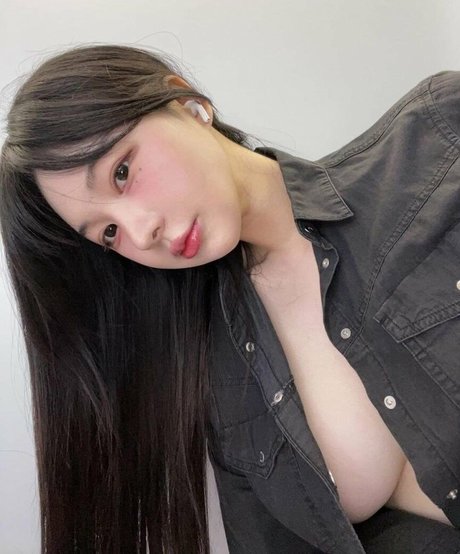 by3ol___ model nude photo