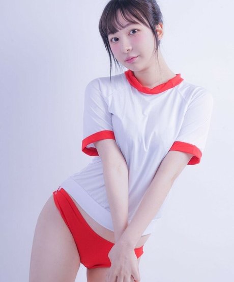 by3ol___ star erotic photo