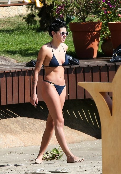 Ana Castela actress galleries