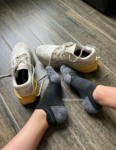 Brooke Jones hot actress gallery