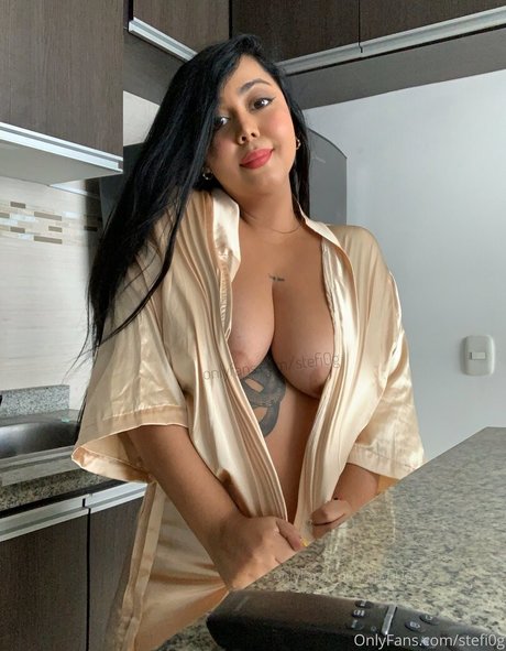 Stefaniepaolao hd pornstar img