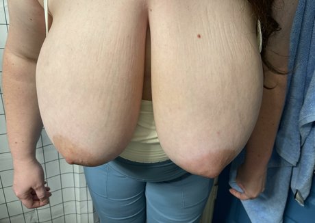 Busty Von Tease model high quality images