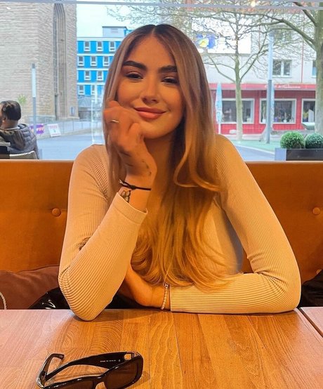 lisa straube pornographic actress pic