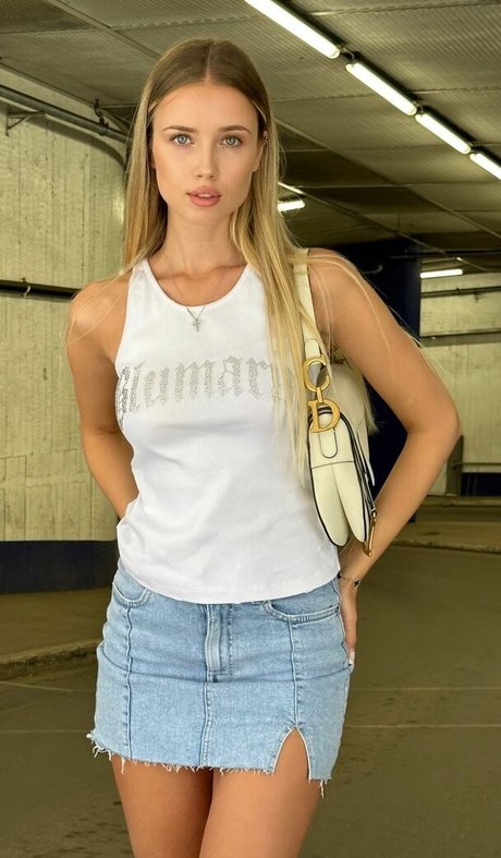 Polina Malinovskaya nude pornstar gallery