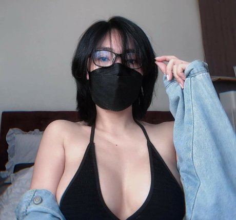 Poon Wrunya hd pornstar img