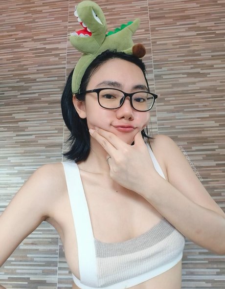 Poon Wrunya nude model photos