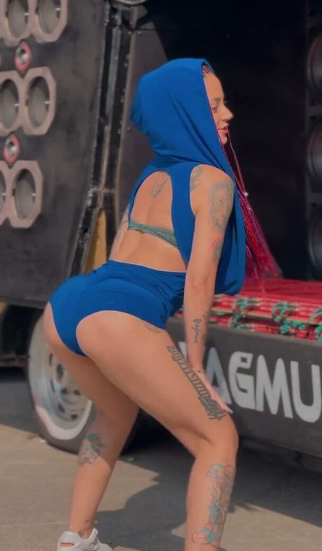 big dick shemale onlyfans sex image