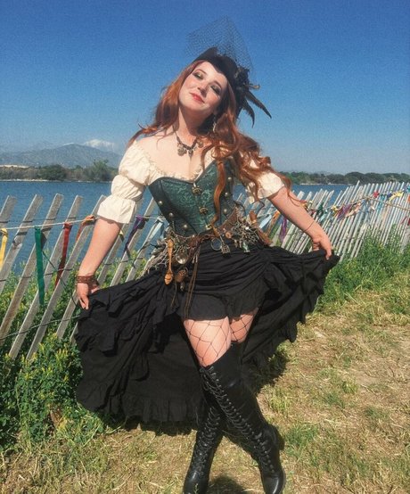 Goodnight Moon star hot pics