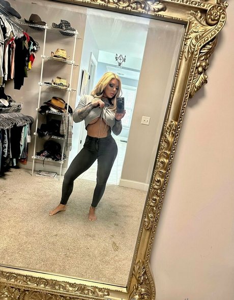 Karma Rx model erotic img