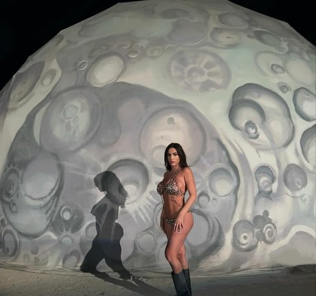 Bianca Censori star free images