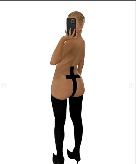 Bianca Censori model sexy images