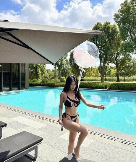 June Gong sexy model images