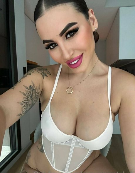 may sweetshot nude pornstar images