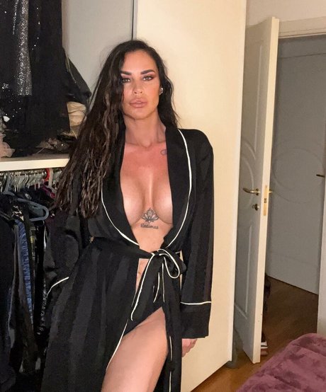 latina shemale onlyfans art naked galleries