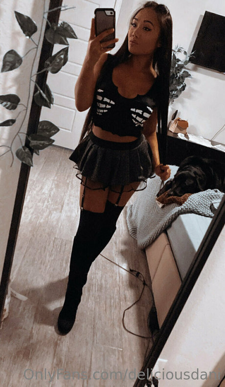 DeliciousDani model art galleries