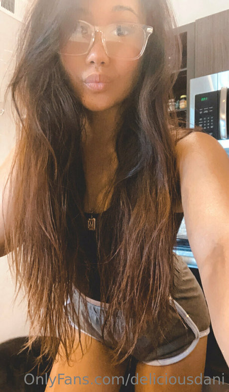 DeliciousDani nudes model picture