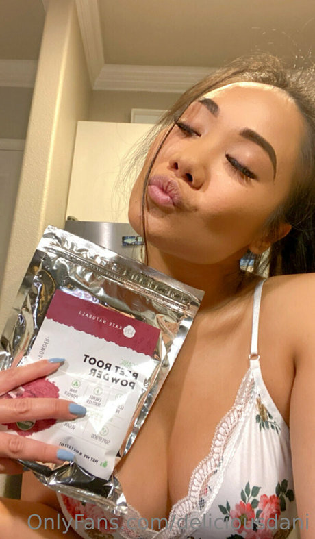 DeliciousDani model adult pic