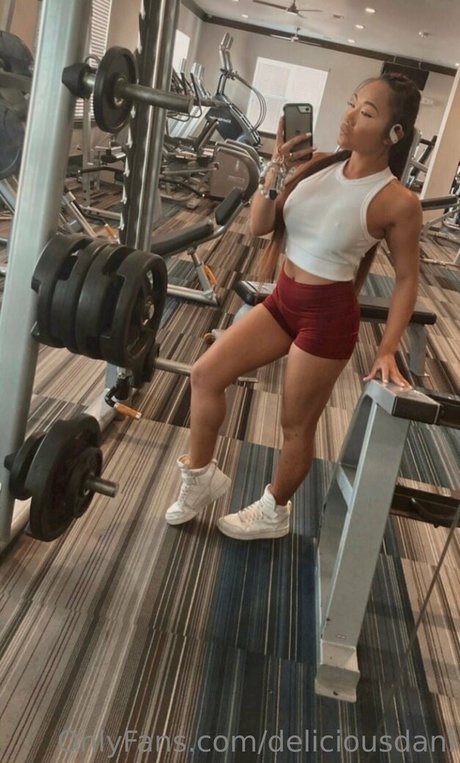 DeliciousDani pornstar adult pictures