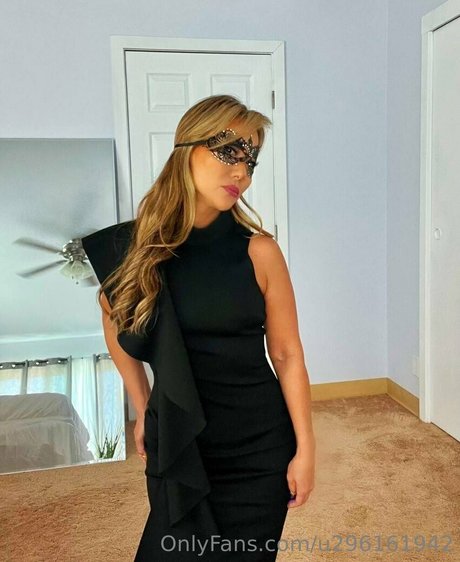 naughtydiamond11 adult actress photo