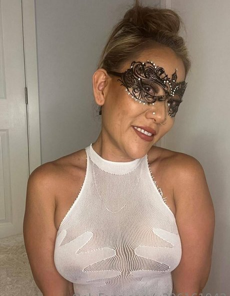 naughtydiamond11 model xxx galleries