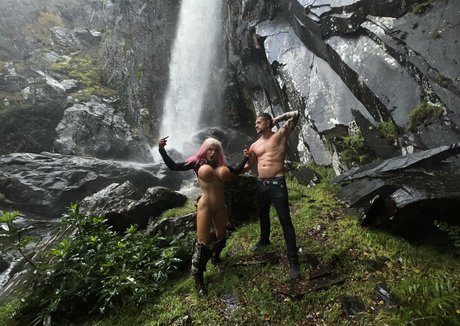 fxxkingexplorers exclusive model photo