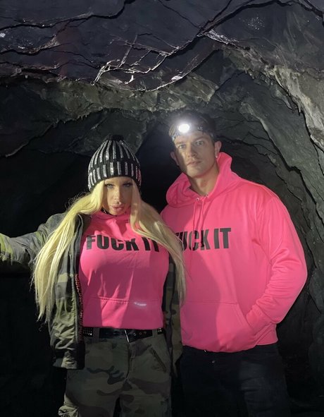 fxxkingexplorers naked actress pic