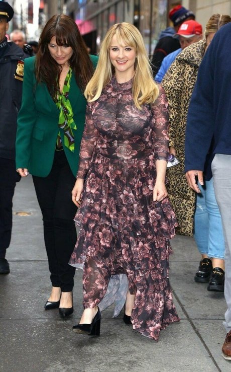 Melissa Rauch model adult image