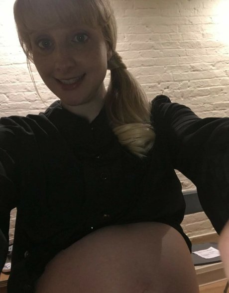 Melissa Rauch sexy star pic