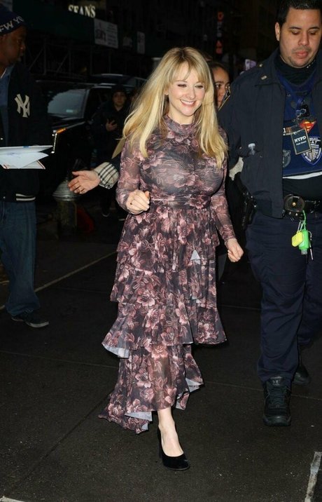 Melissa Rauch star perfect pictures