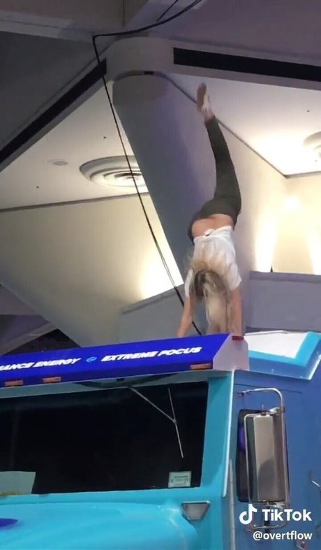 shemale handjob onlyfans beautiful porn photo