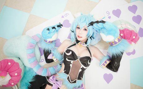 eeelyeee hot star photos