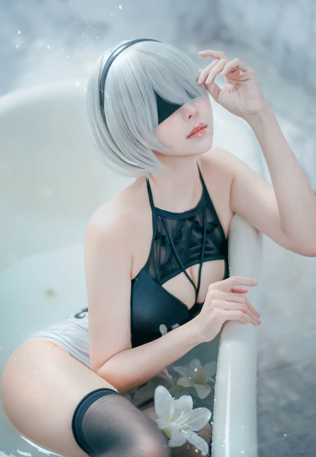 eeelyeee star xxx photos