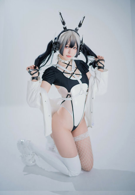 eeelyeee pornstar naked picture