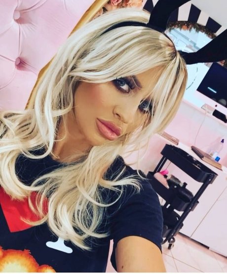 Sienna Day model pretty photos