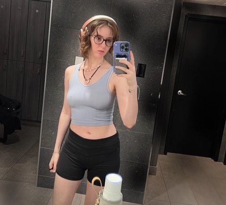 Jellycatfishing star pornographic photo