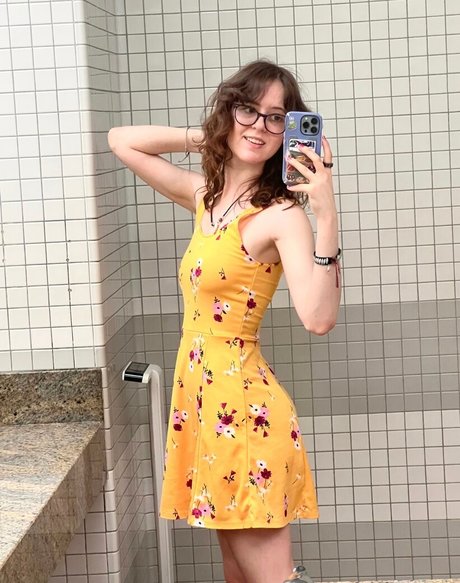 Jellycatfishing sexy model gallery