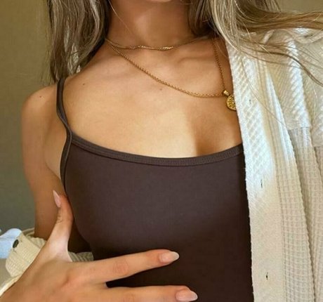 cute babe onlyfans free porn photo