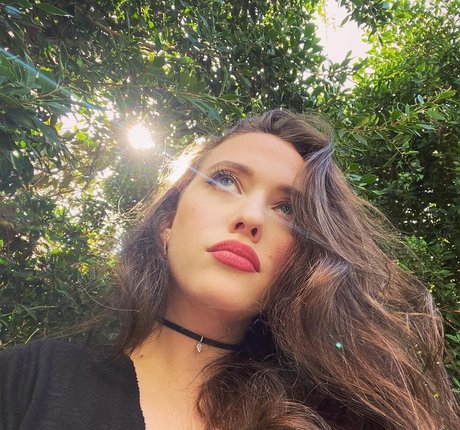 Kat Dennings star adult img