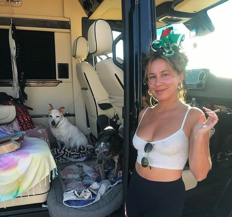 Haley Reinhart nudes model img