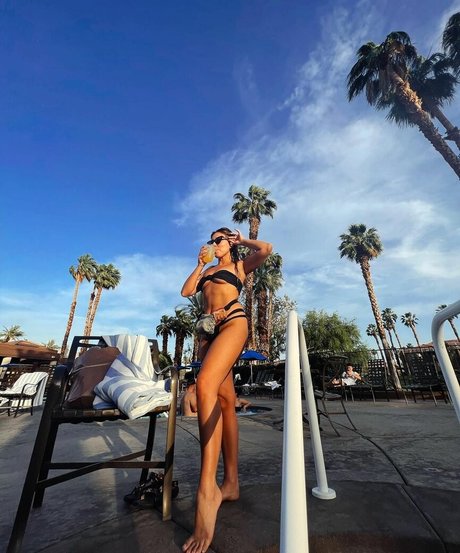 Haley Reinhart model photos