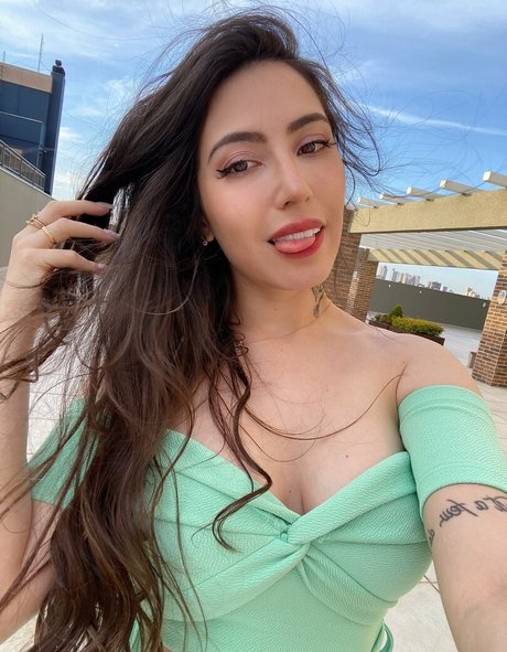 Danielle Vedovelli model sex image