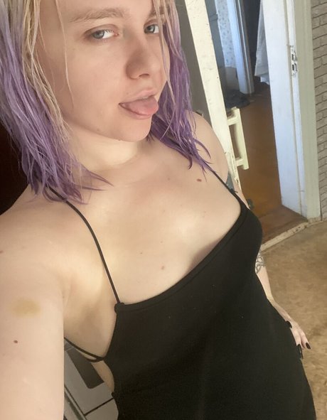Leahmplay model nude photo