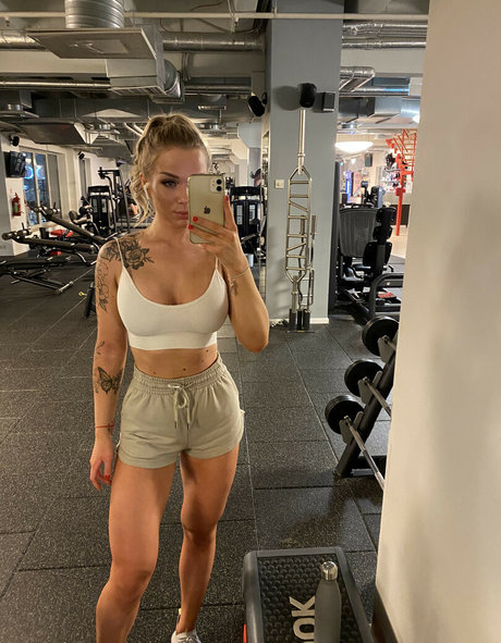 Helenaaar Hellen star art pic