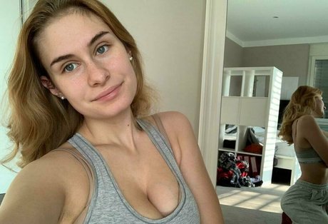 cute babe onlyfans pornographic picture