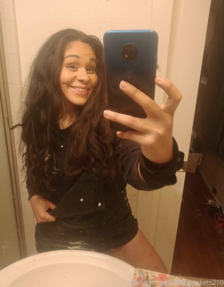 little pockets210 model art gallery