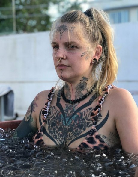 Trinity Eclectic nude model images