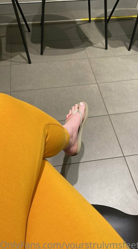 yourstrulymsfeet naked pornstar images